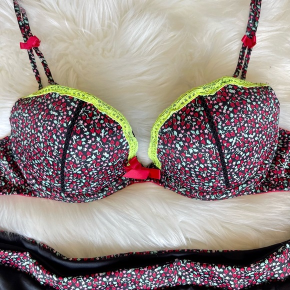 32C/XS Vs Victoria’s Secret Sexy little things Mermaid bra& Guarter ruffle skirt - Picture 5 of 15